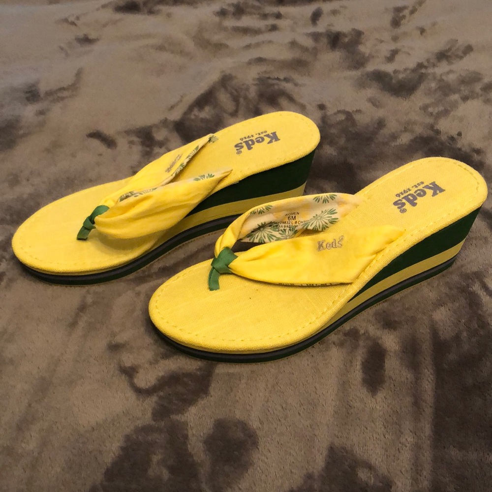 Yellow/Green sandal wedges